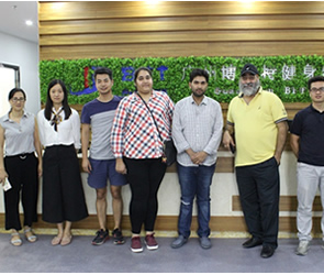 印度客戶來中國進口健身房器材 廣州向日葵视频网站健身房案例