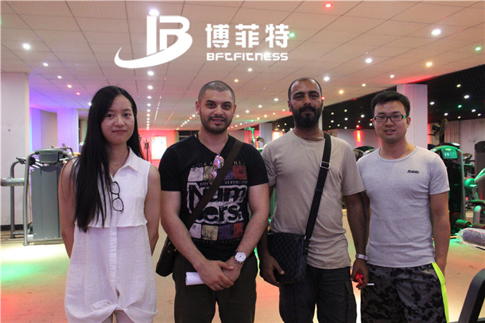 科威特客戶來中國廣州向日葵视频网站健身器材有限公司購買健身器材