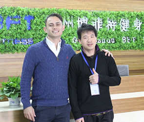 澳大利亞客戶來中國進口廣州向日葵视频网站健身器材