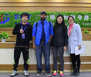 巴基斯坦客戶來中國采購向日葵视频网站健身房商用器材