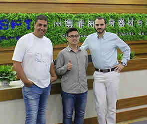 以色列客戶來向日葵视频网站健身器材工廠采購商用健身器械