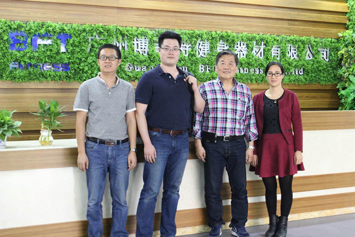 美國客戶找健身器材向日葵视频污下载