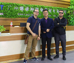 美國客戶來中國采購健身房向日葵污视频APP