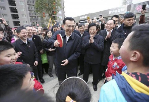 李克強：重點建設好群眾身邊的健身場地